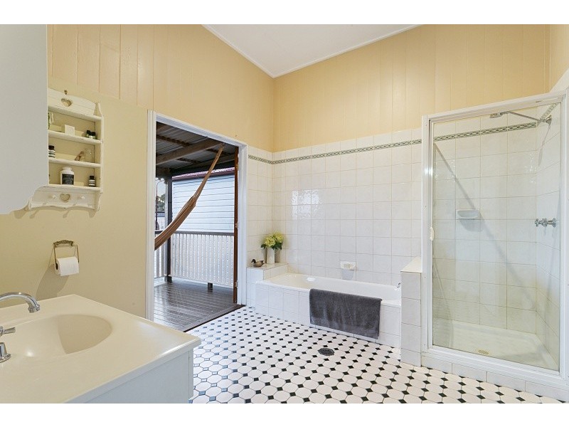 38 Macgregor Tce, Bardon QLD 4065