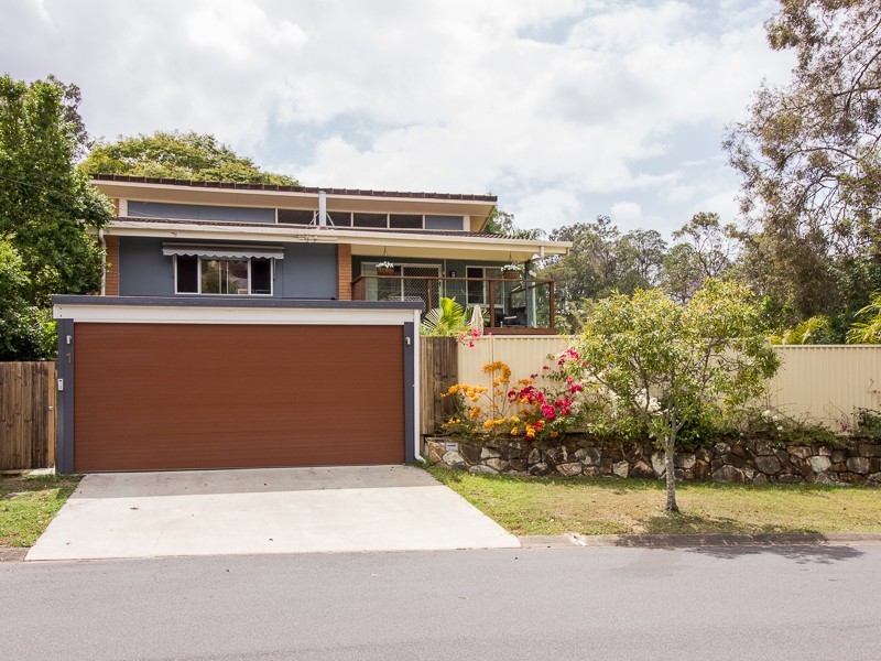 1 Chantilly Street, Chapel Hill QLD 4069