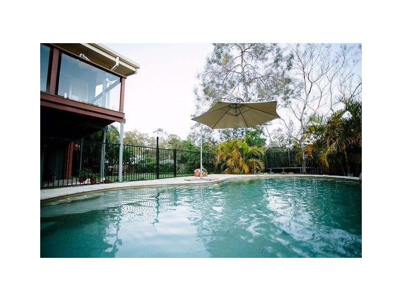 1 Chantilly Street, Chapel Hill QLD 4069