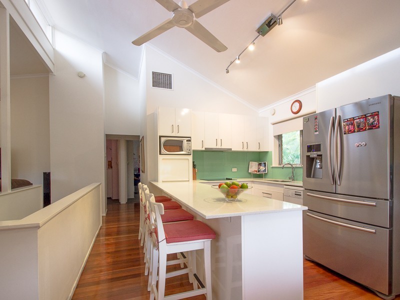 1 Chantilly Street, Chapel Hill QLD 4069