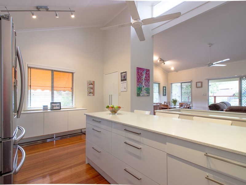 1 Chantilly Street, Chapel Hill QLD 4069