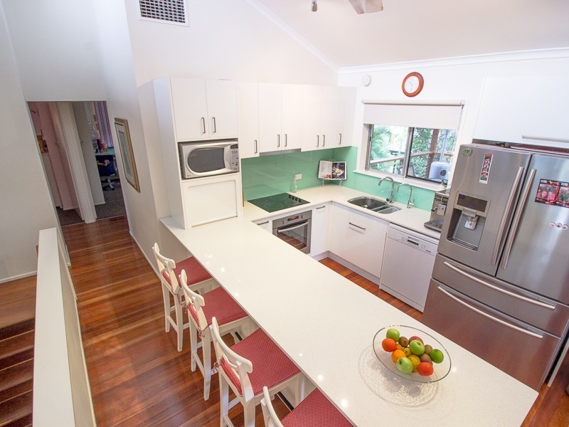 1 Chantilly Street, Chapel Hill QLD 4069