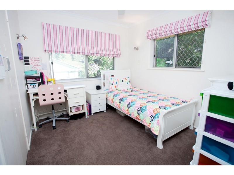 1 Chantilly Street, Chapel Hill QLD 4069