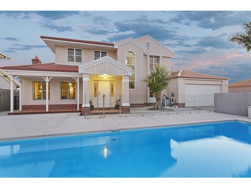 7 Barcoo Crescent, Sinnamon Park QLD 4073