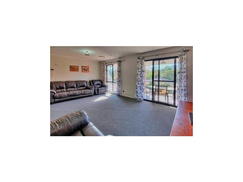 105 Jubilee Avenue, Forest Lake QLD 4078