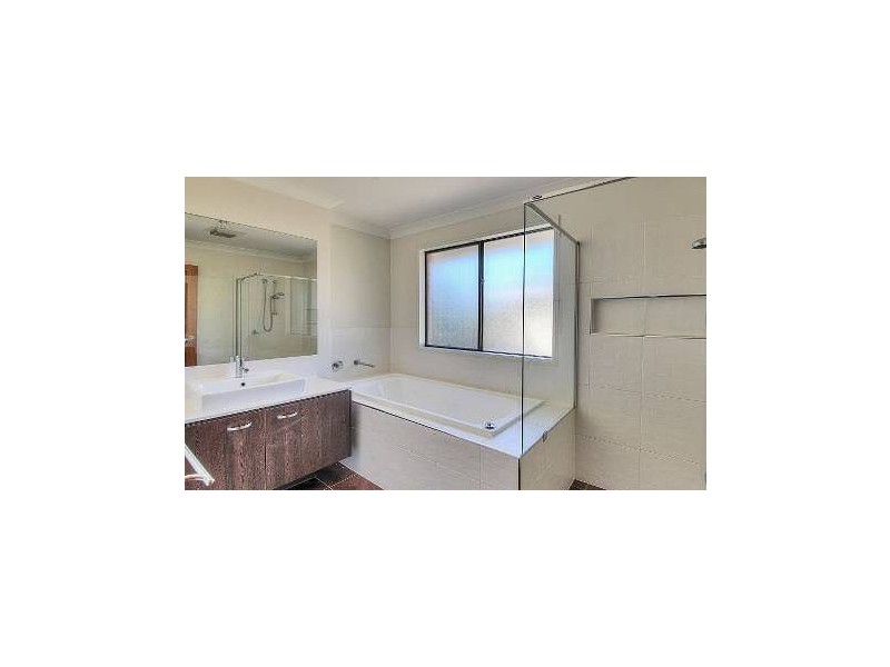 105 Jubilee Avenue, Forest Lake QLD 4078