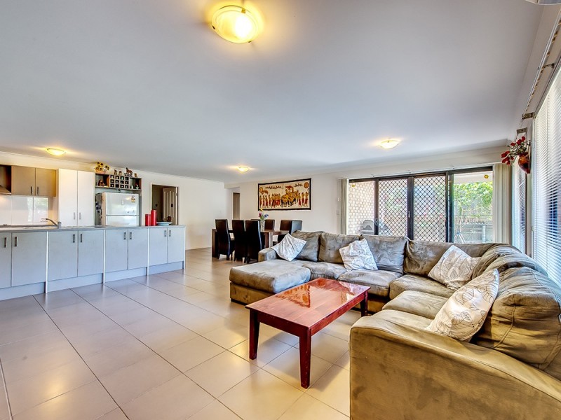 16 Highland Place, Forest Lake QLD 4078