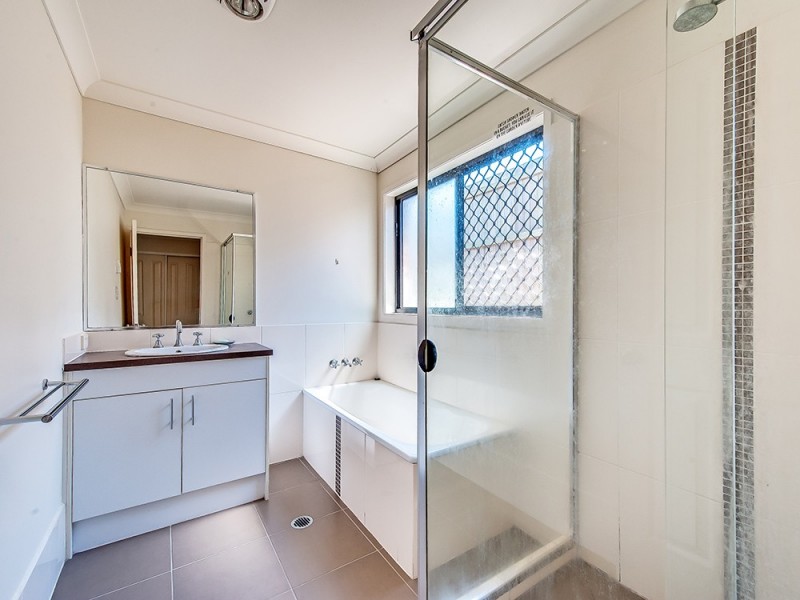 16 Highland Place, Forest Lake QLD 4078