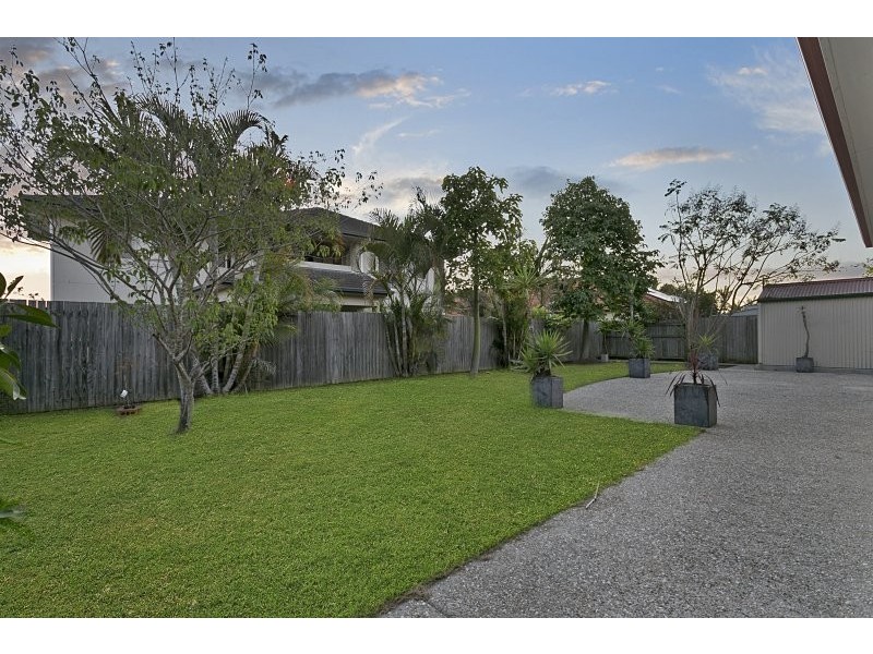 7 Barcoo Crescent, Sinnamon Park QLD 4073