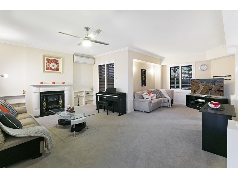 7 Barcoo Crescent, Sinnamon Park QLD 4073