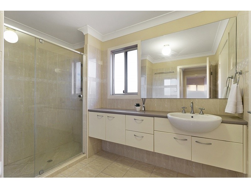 7 Barcoo Crescent, Sinnamon Park QLD 4073