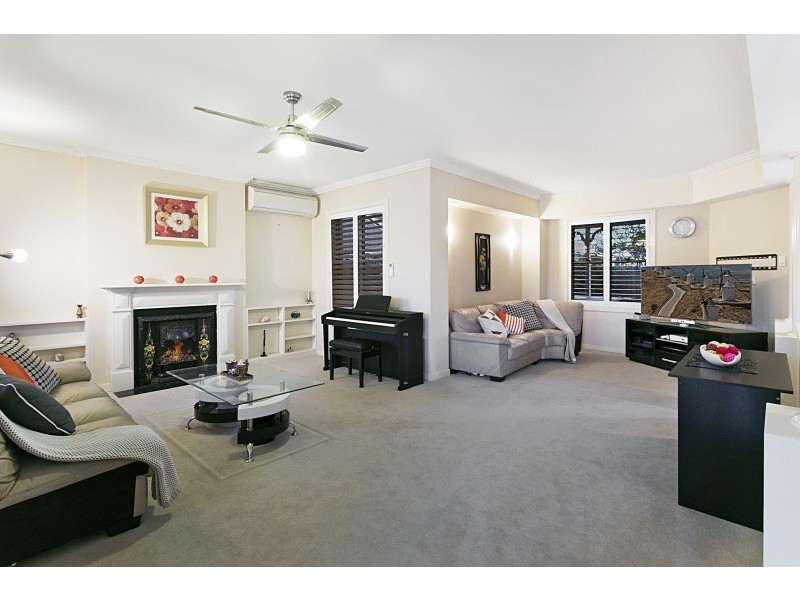 7 Barcoo Crescent, Sinnamon Park QLD 4073