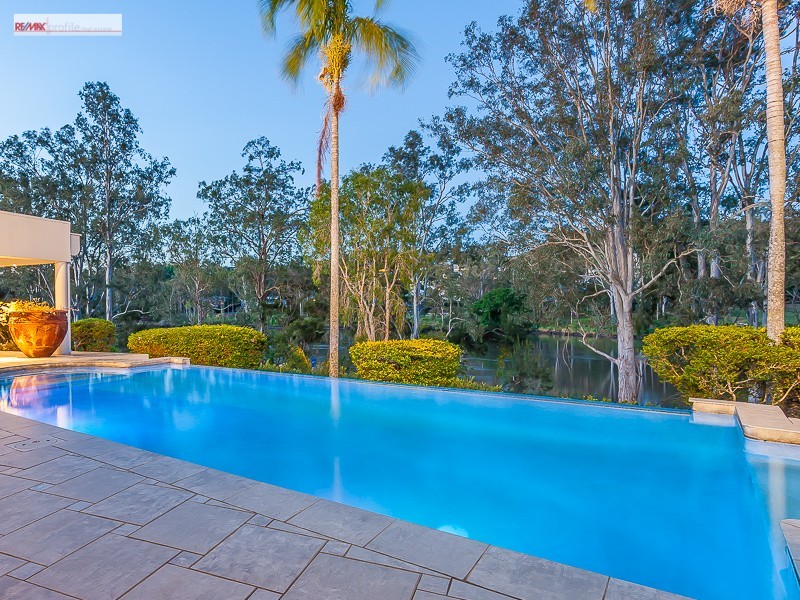 19 Samuel Place, Sinnamon Park QLD 4073