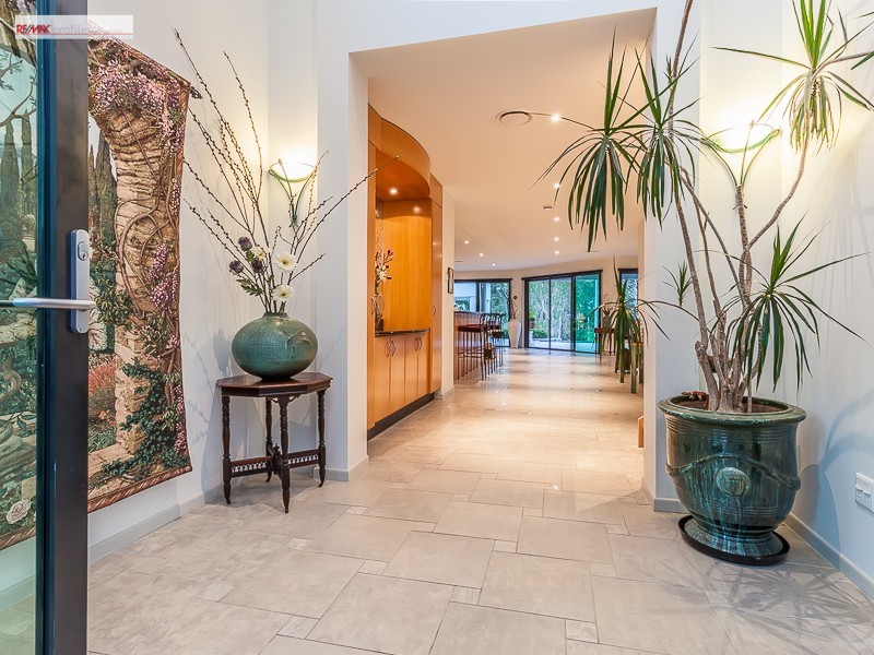 19 Samuel Place, Sinnamon Park QLD 4073