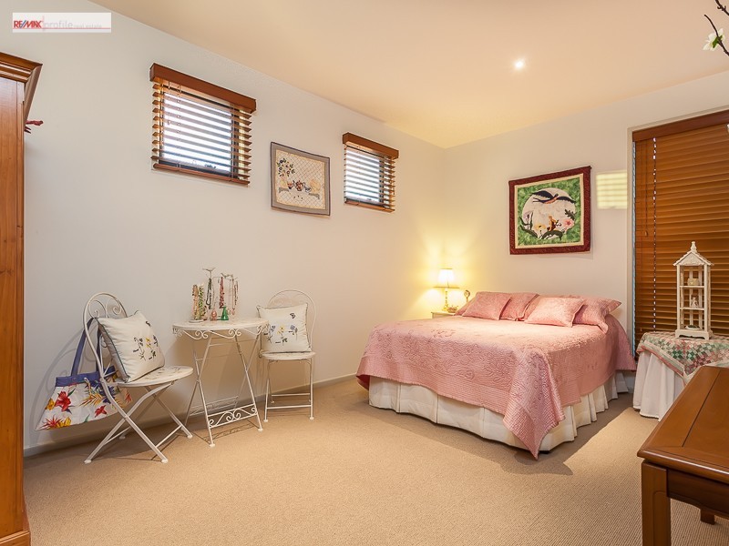 19 Samuel Place, Sinnamon Park QLD 4073