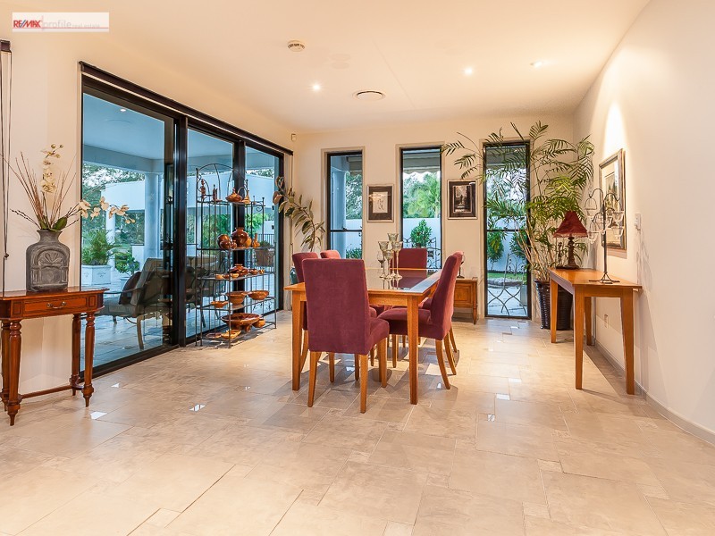 19 Samuel Place, Sinnamon Park QLD 4073