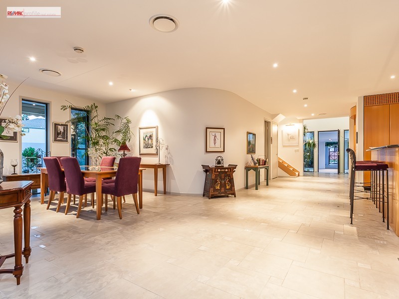 19 Samuel Place, Sinnamon Park QLD 4073