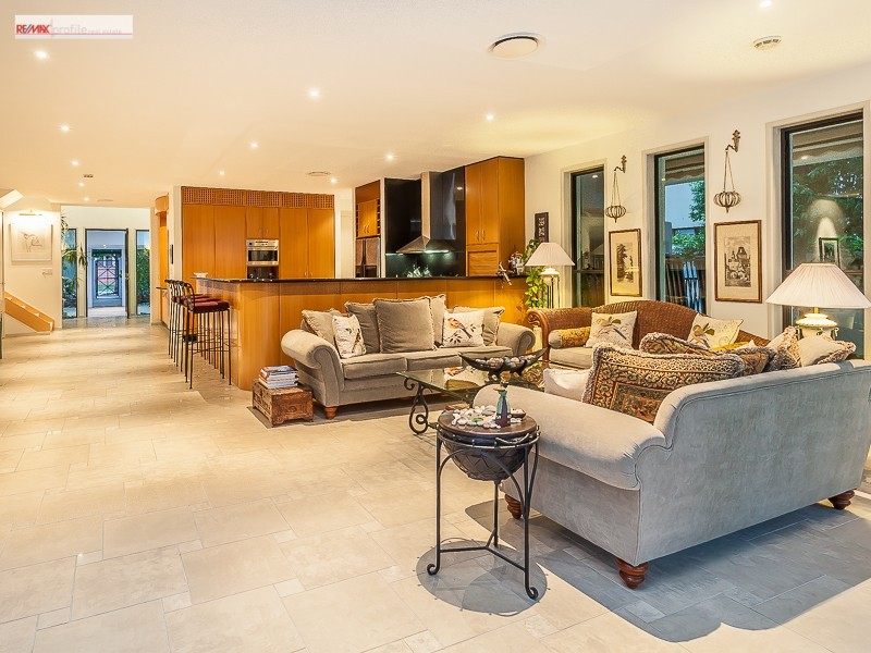 19 Samuel Place, Sinnamon Park QLD 4073