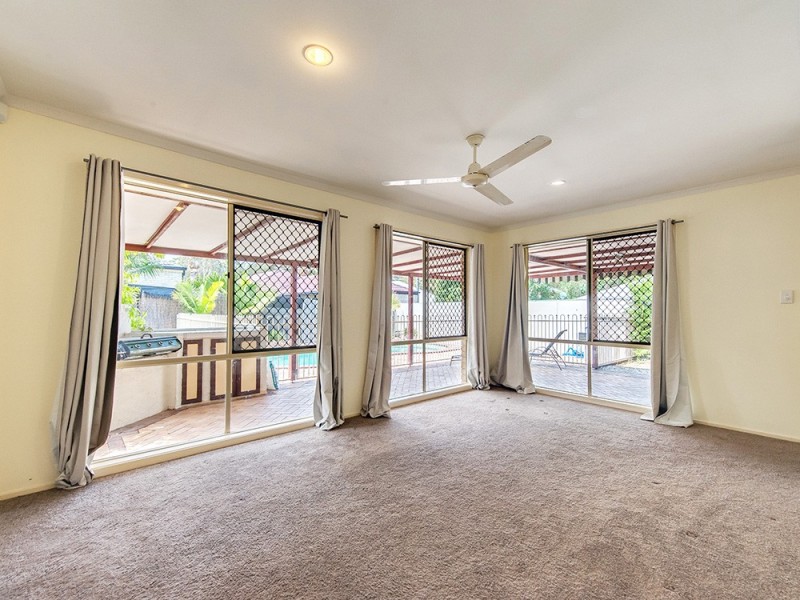 10 Jubilee Ave, Forest Lake QLD 4078