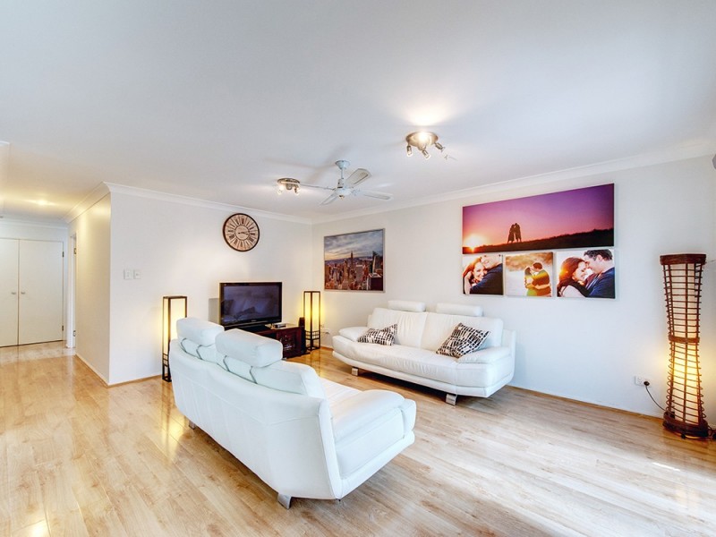 19 Dampier Cr, Forest Lake QLD 4078