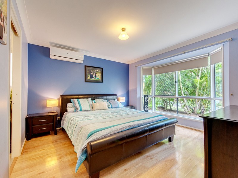 19 Dampier Cr, Forest Lake QLD 4078