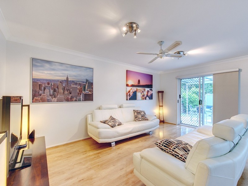 19 Dampier Cr, Forest Lake QLD 4078