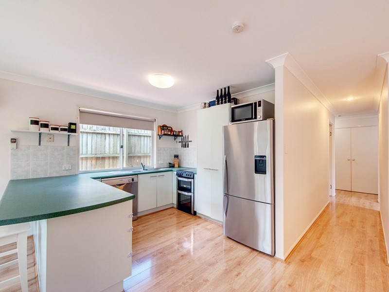 19 Dampier Cr, Forest Lake QLD 4078