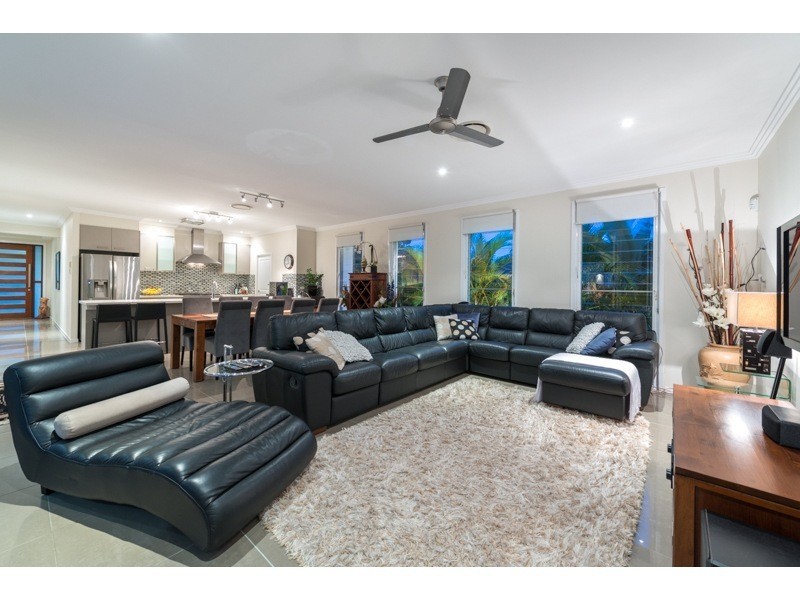 51 Condamine Drive, Sinnamon Park QLD 4073