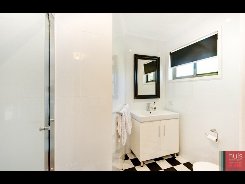 4 Pelsart Street, Belmont QLD 4153