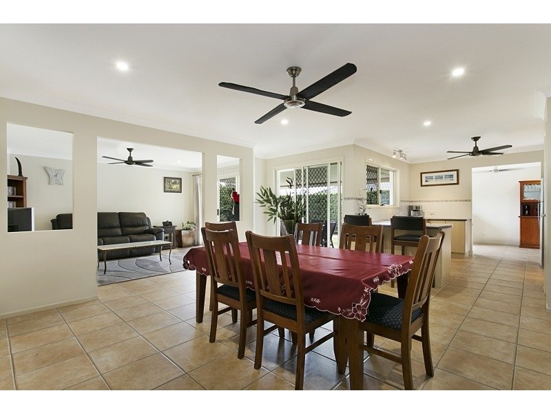 15 Ayside Close, Sinnamon Park QLD 4073