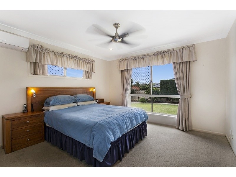 15 Ayside Close, Sinnamon Park QLD 4073