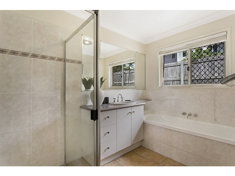 15 Ayside Close, Sinnamon Park QLD 4073