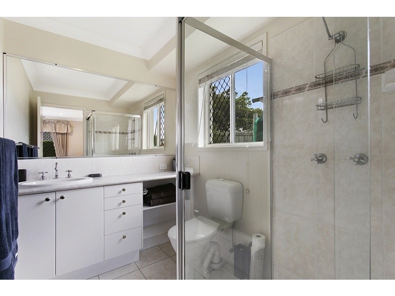 15 Ayside Close, Sinnamon Park QLD 4073