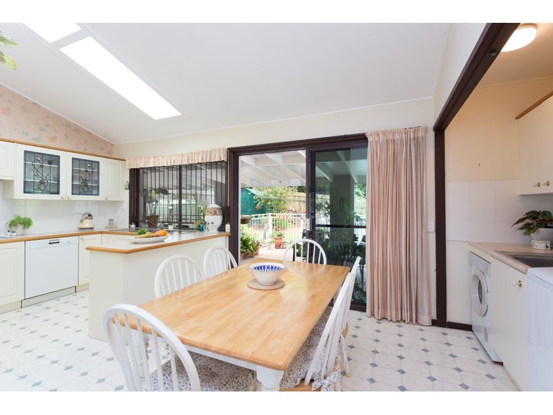 10 Dusk St, Kenmore QLD 4069