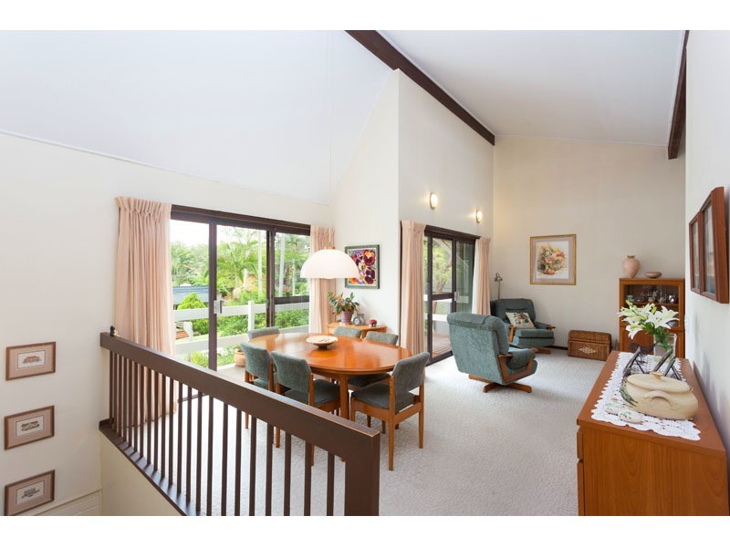 10 Dusk St, Kenmore QLD 4069