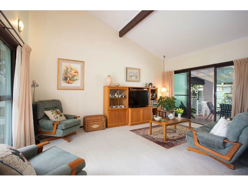 10 Dusk St, Kenmore QLD 4069