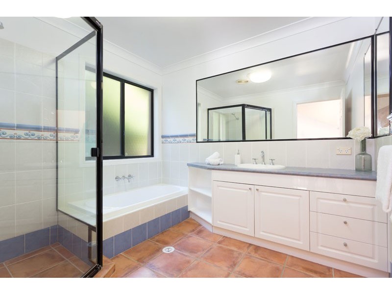 41 Regency Place, Kenmore Hills QLD 4069