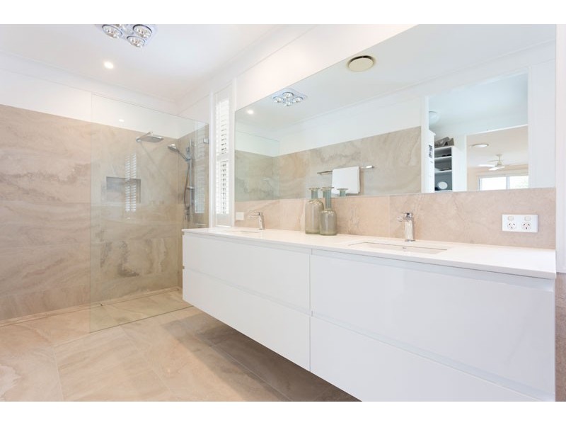 35 Drysdale Crescent, Brookfield QLD 4069