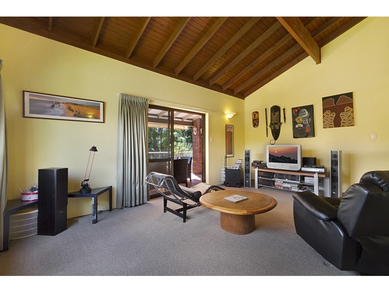 2 Logan Court, Mount Ommaney QLD 4074