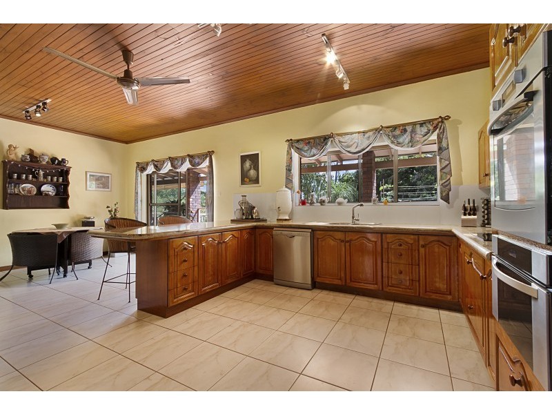 2 Logan Court, Mount Ommaney QLD 4074