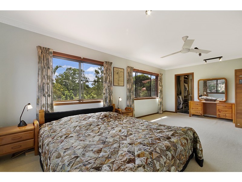 2 Logan Court, Mount Ommaney QLD 4074