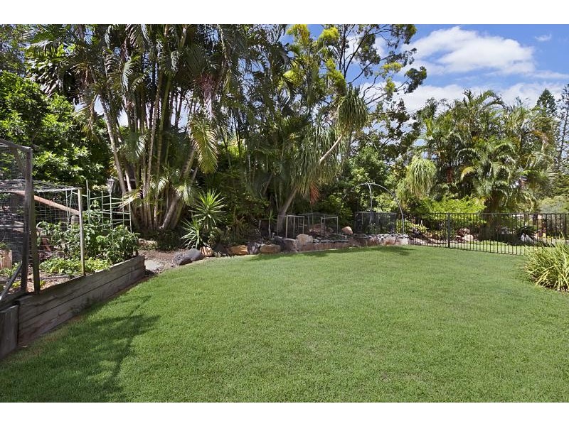 2 Logan Court, Mount Ommaney QLD 4074