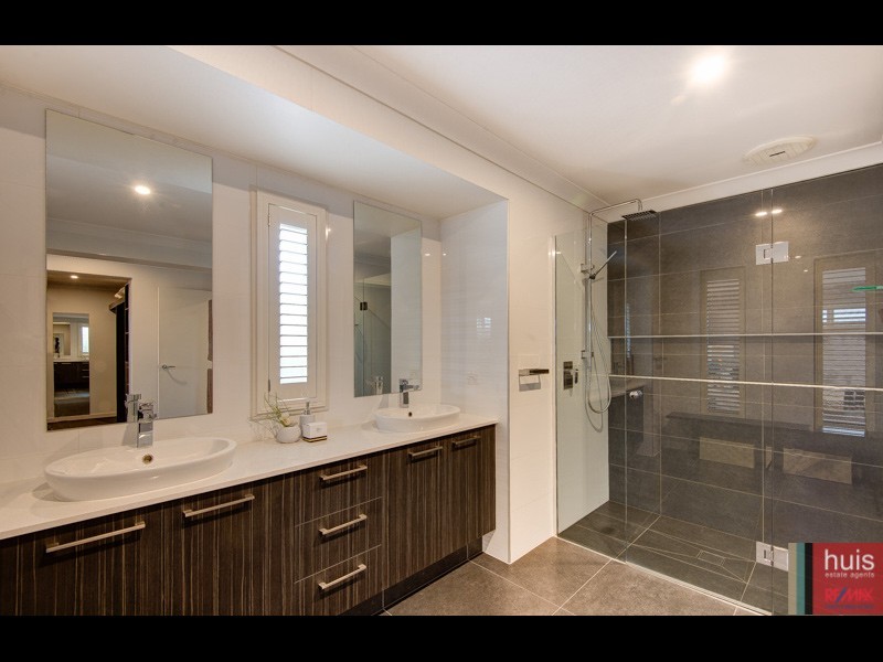 84 Cooper Cres, Rochedale QLD 4123