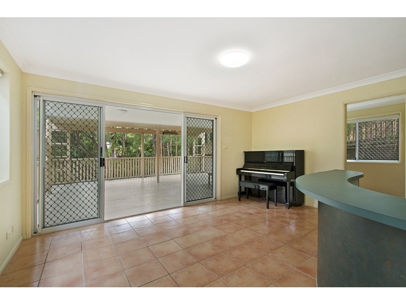 195 Carmody Road, St Lucia QLD 4067