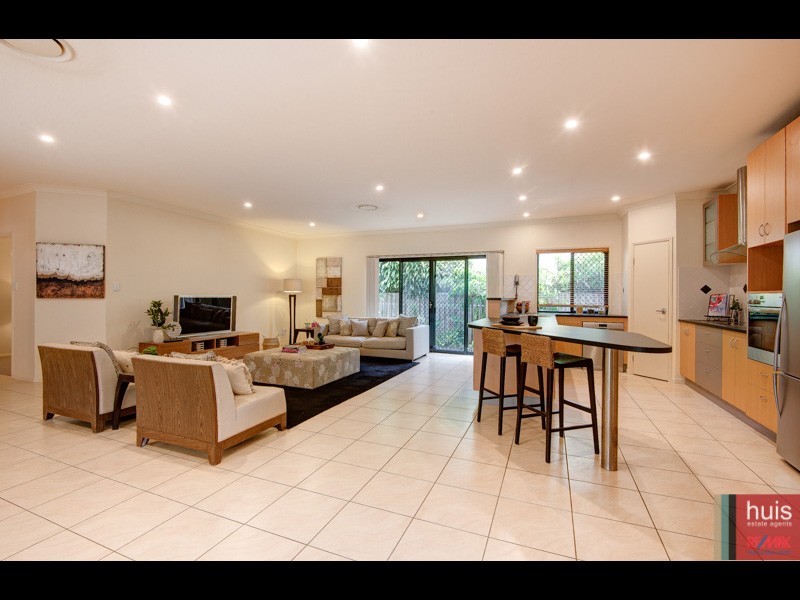 90 Brookeside Cres, Seventeen Mile Rocks QLD 4073