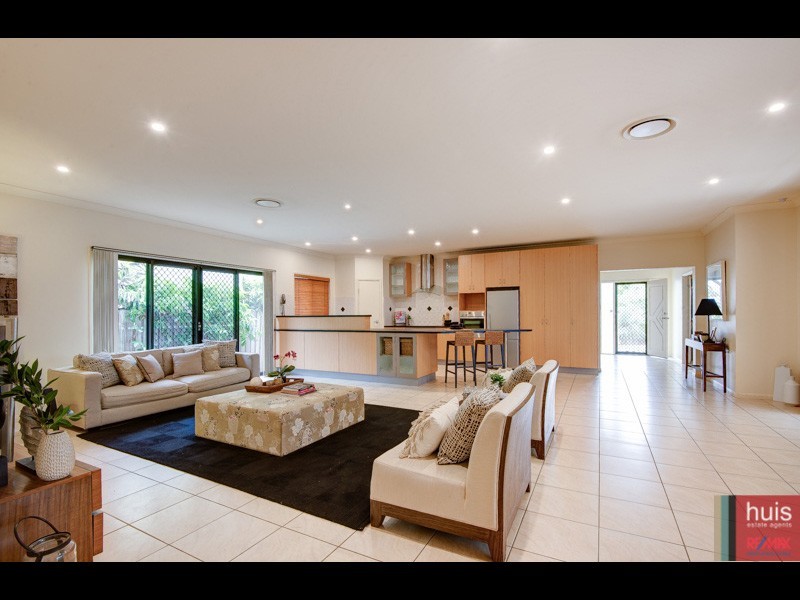 90 Brookeside Cres, Seventeen Mile Rocks QLD 4073