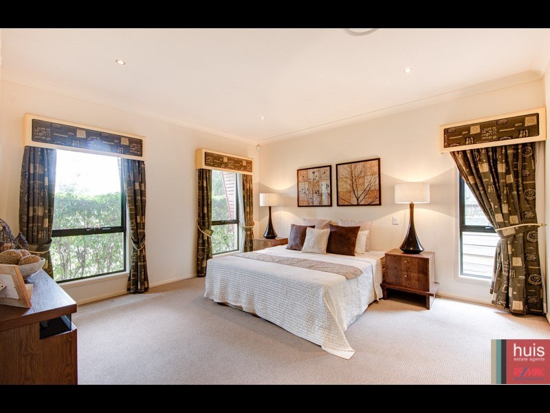 90 Brookeside Cres, Seventeen Mile Rocks QLD 4073