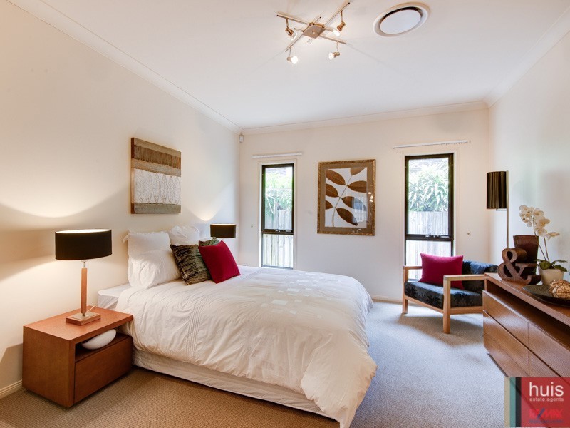 90 Brookeside Cres, Seventeen Mile Rocks QLD 4073