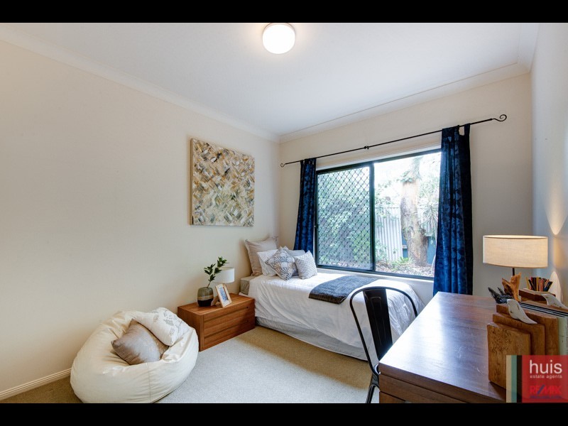 90 Brookeside Cres, Seventeen Mile Rocks QLD 4073