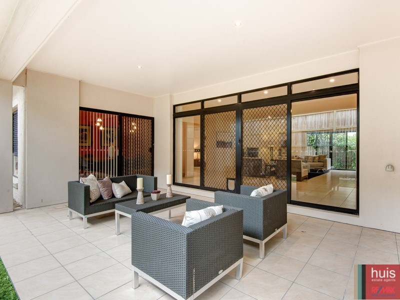 90 Brookeside Cres, Seventeen Mile Rocks QLD 4073